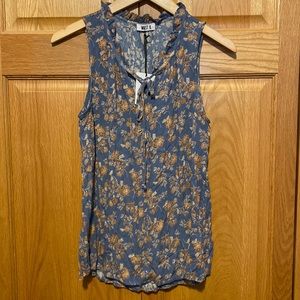 West Kei floral ruffle collar top New size Xs